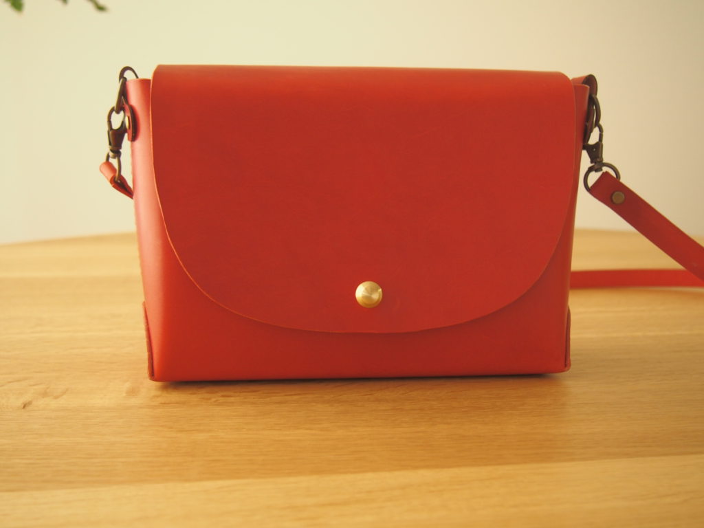 本ヌメ革赤のショルダーバッグ制作過程｜レザークラフト型紙専門店