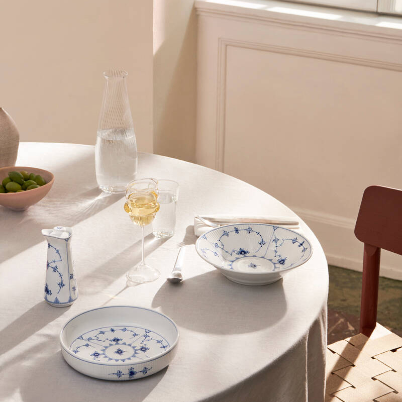 ブルーフルーテッド プレイン オーブンウェア ラウンド|ロイヤル