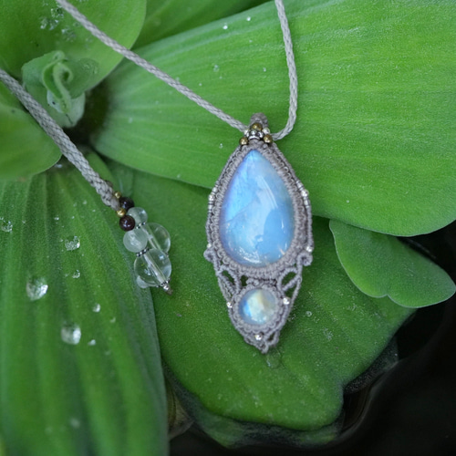 虹色天国☆透明ダブル☆レインボームーンストーン マクラメネックレス