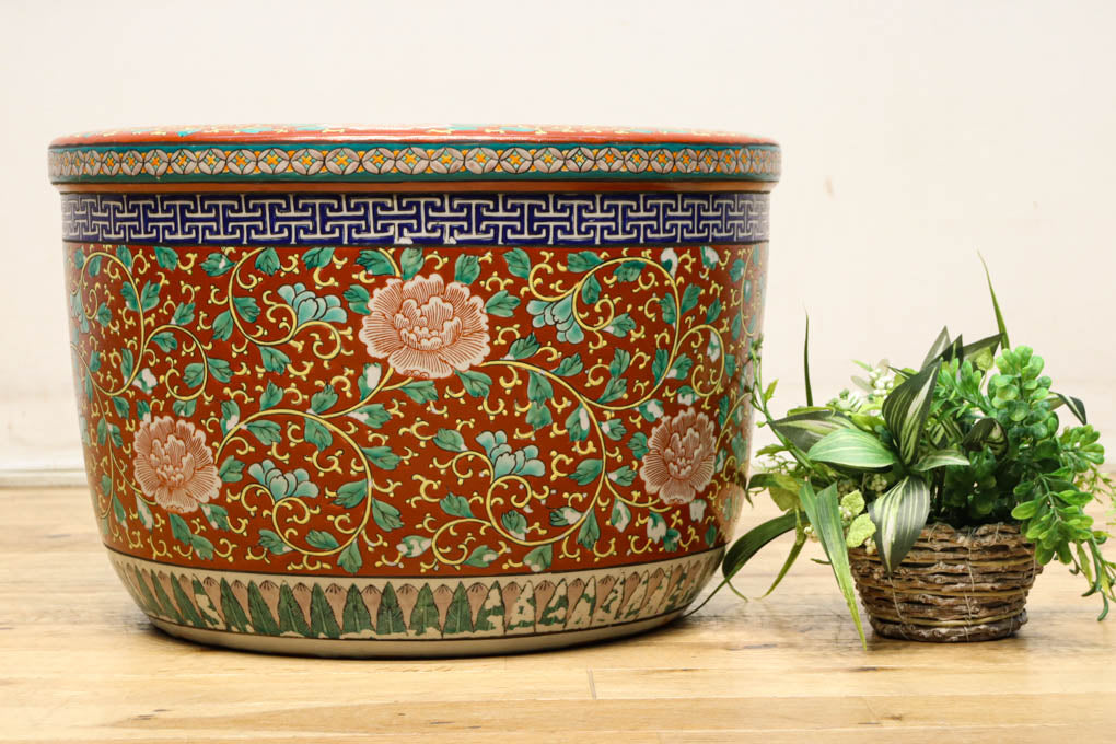 艶やかな色彩と絵柄が目を引く丸火鉢 DC6830 – 古福庵 [ KOFUKUAN