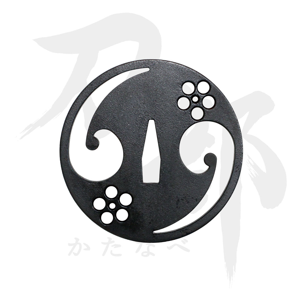 鉄地 巴梅鉢図鍔｜現代物金具の販売 刀部 かたなべ – 刀部オンライン
