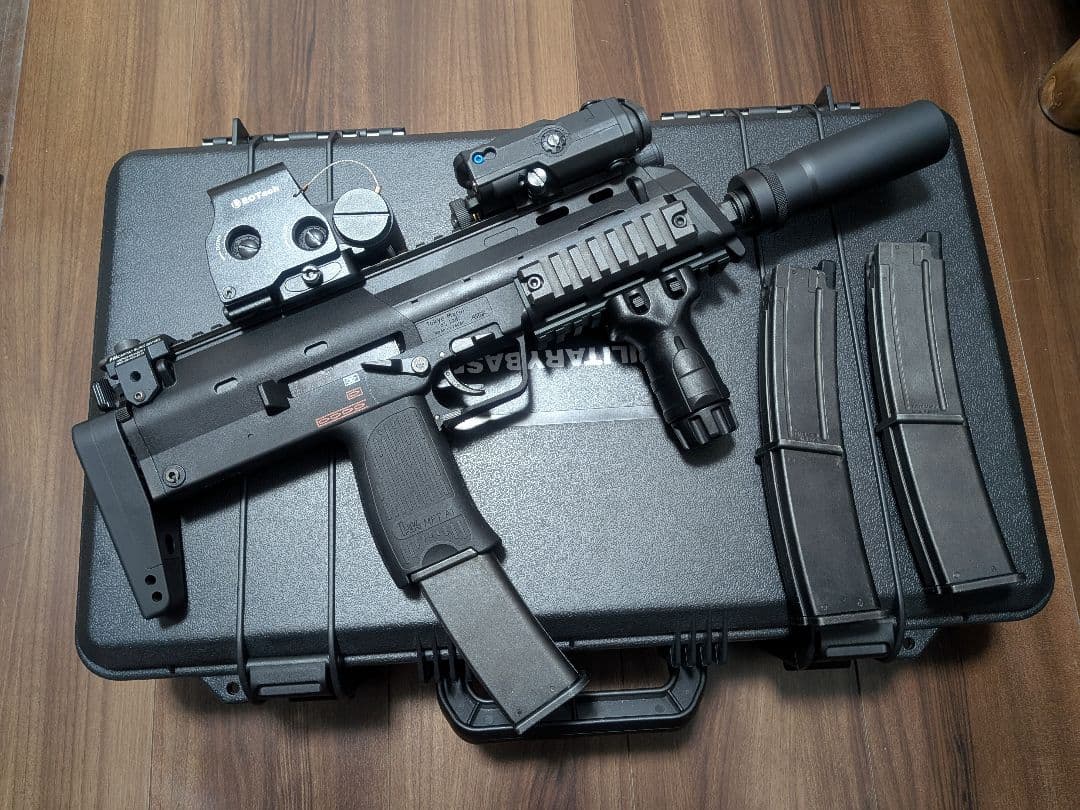 東京マルイ　ガスブローバック MP7A1　定番カスタム　ケース付き　付属品多数 東京マルイ ガスブローバック MP7A1 定番カスタム ケース付き 付属品