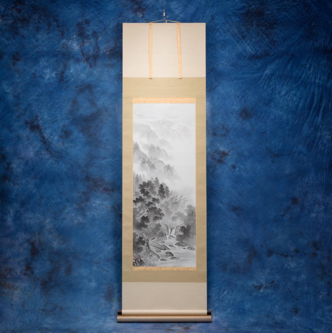 掛軸　水墨山水画　美術名典掲載画家　落款入り　鑑定書付き　桐箱　木箱付き　1 楽天市場】掛け軸 掛軸 水墨山水 中沢樹芳 尺五立(54.5×190cm) 桐箱