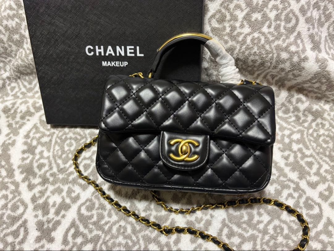 CHANEL MAKEUP ハンドルゴールドプレート　キルティング　バッグ CHANEL MAKEUP ハンドルゴールドプレート キルティング バッグ CHANEL