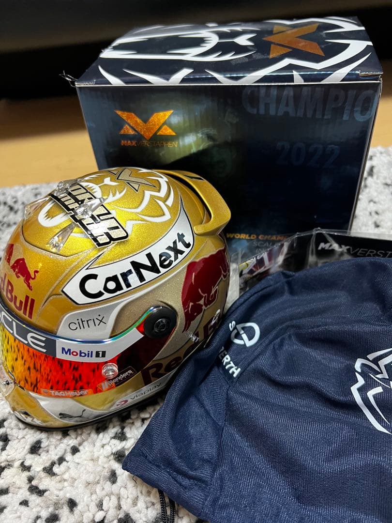 【AnyBuy】美品 1/2 マックス・フェルスタッペン 2022 Wチ 2023年シーズンにF1史に残る偉業を成し遂げたマックス