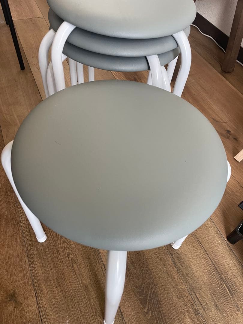 アスクル　グレーのスタッカブルスツール×10脚セット エイ・アイ・エス スタッキングスツール グレー AHSN-10 GY 1脚（直送