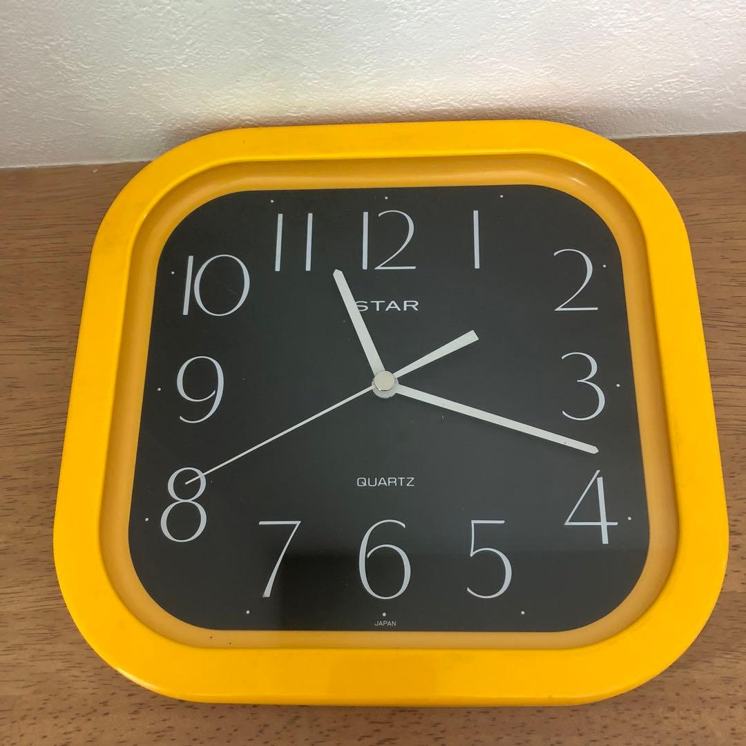 昭和レトロ壁掛け時計 スクエア イエロー ジャンク品 - メルカリ