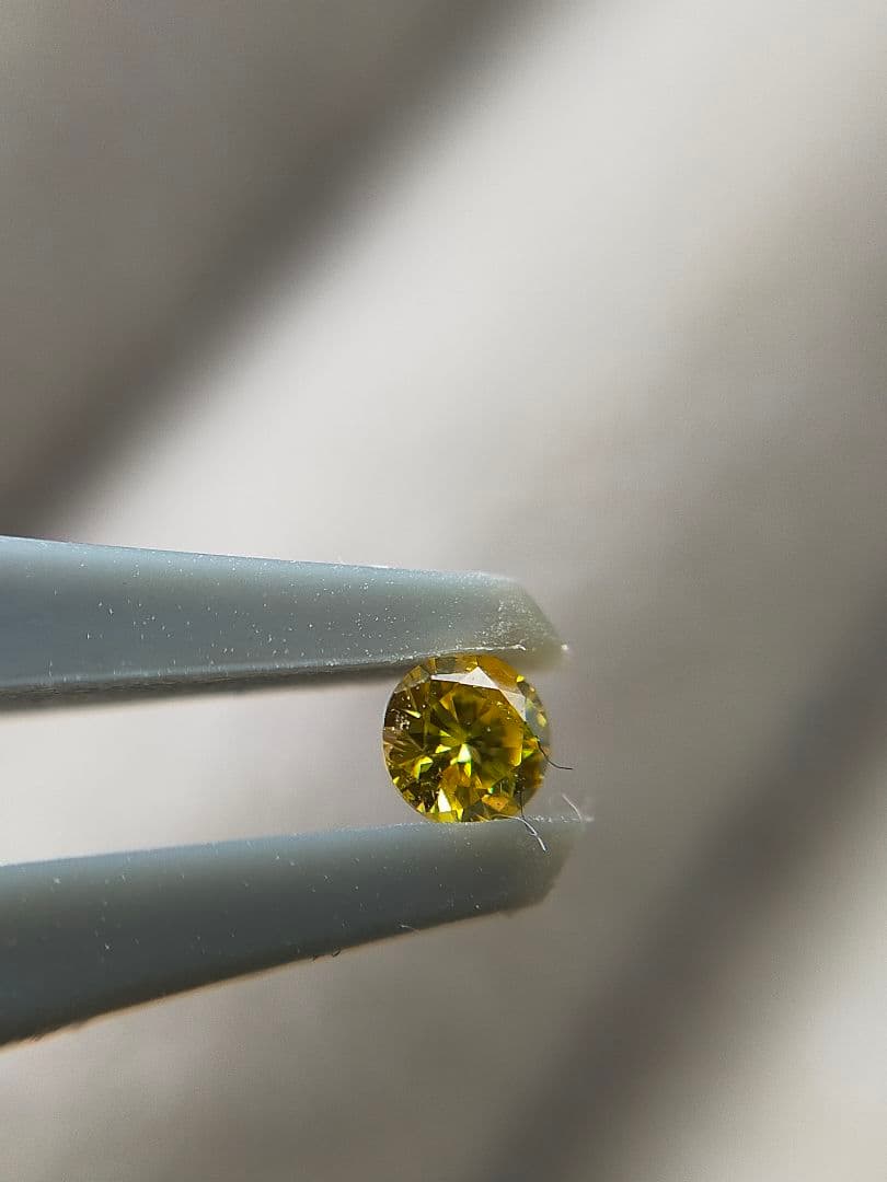 FANCY VIVID YELLOW 0.041ct 天然ダイヤモンド ルース