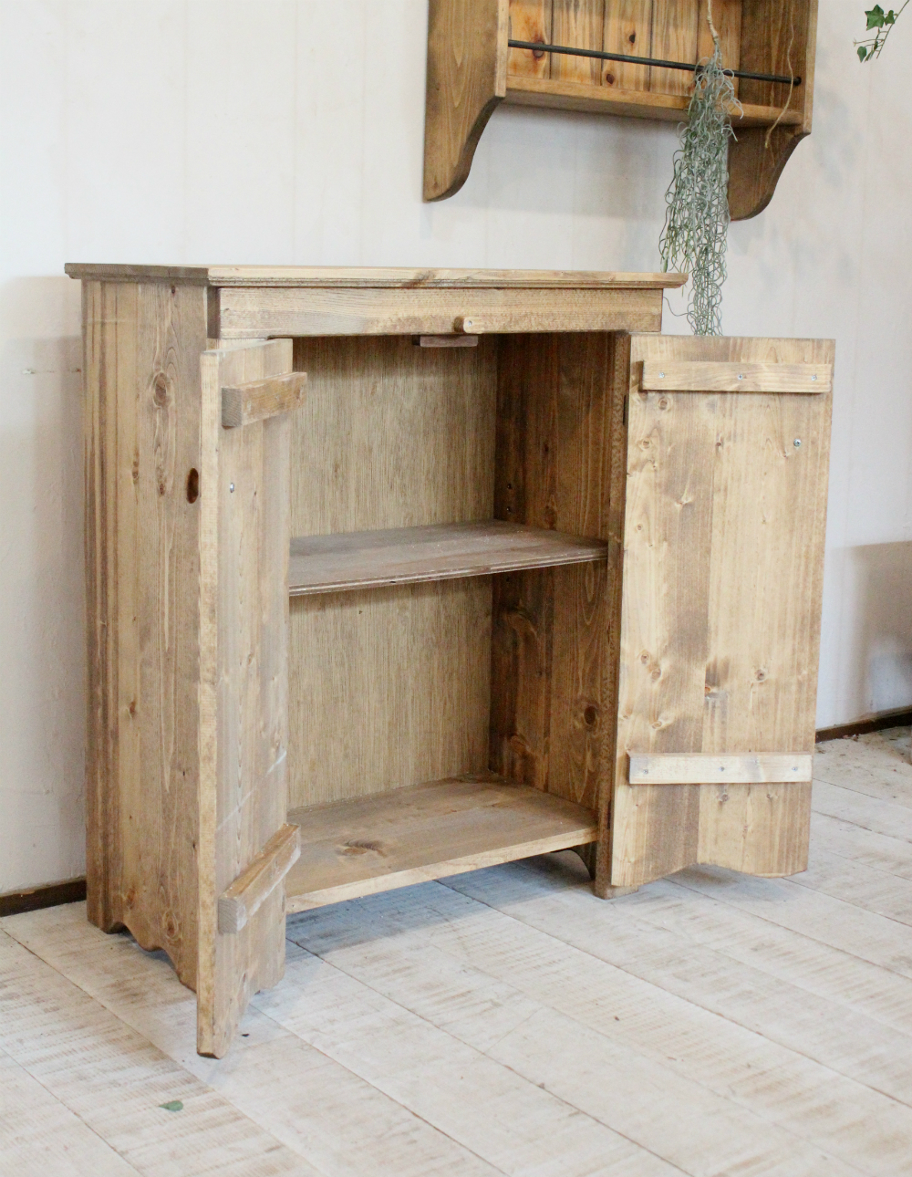 麦穂のカントリー収納キャビネット - PUTTO'S GALLERY | minne byGMO